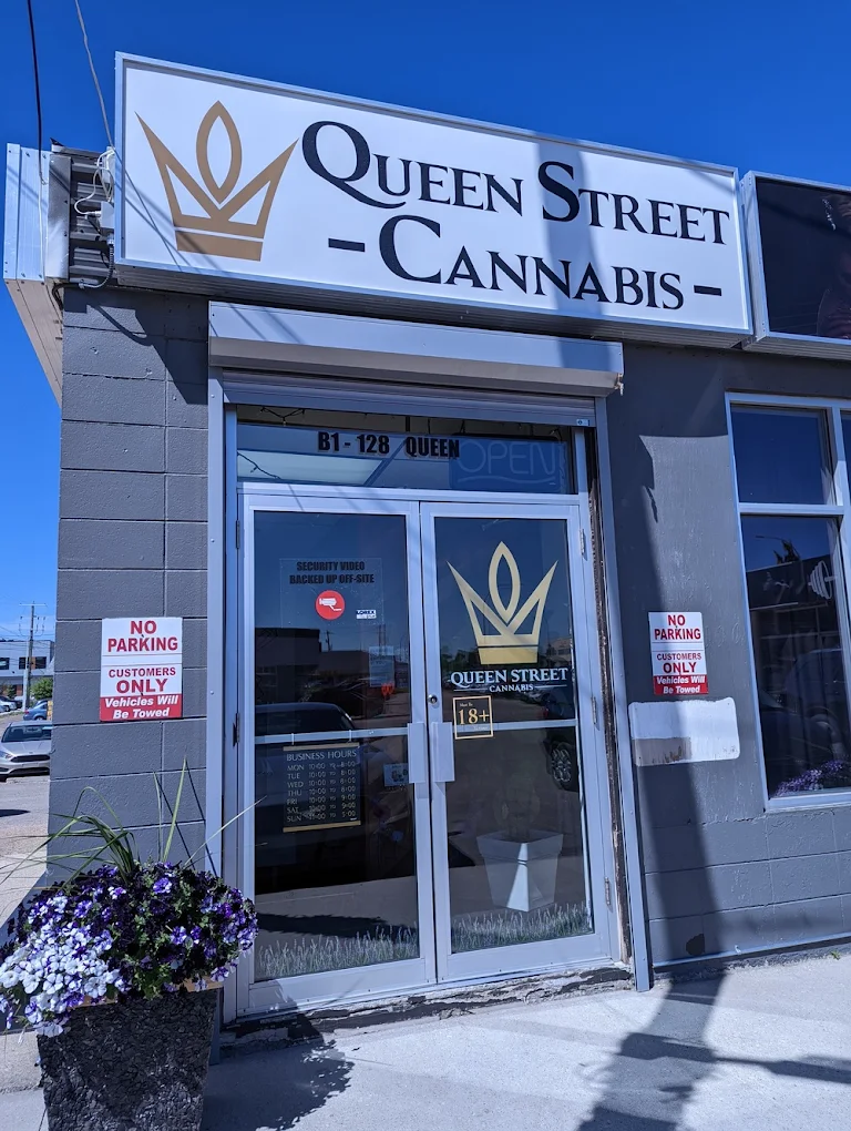Queen Street Cannabis - Spruce Grove store front