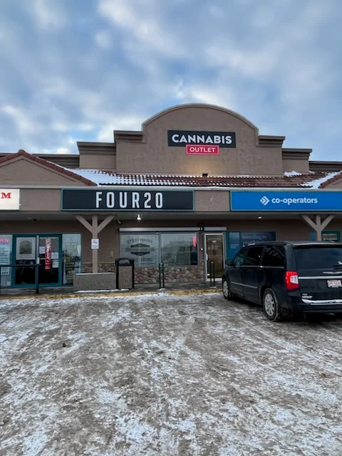 FOUR20 (Strathmore) store front