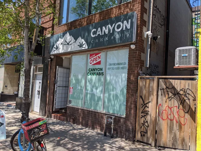 Canyon Cannabis - Dundas store front