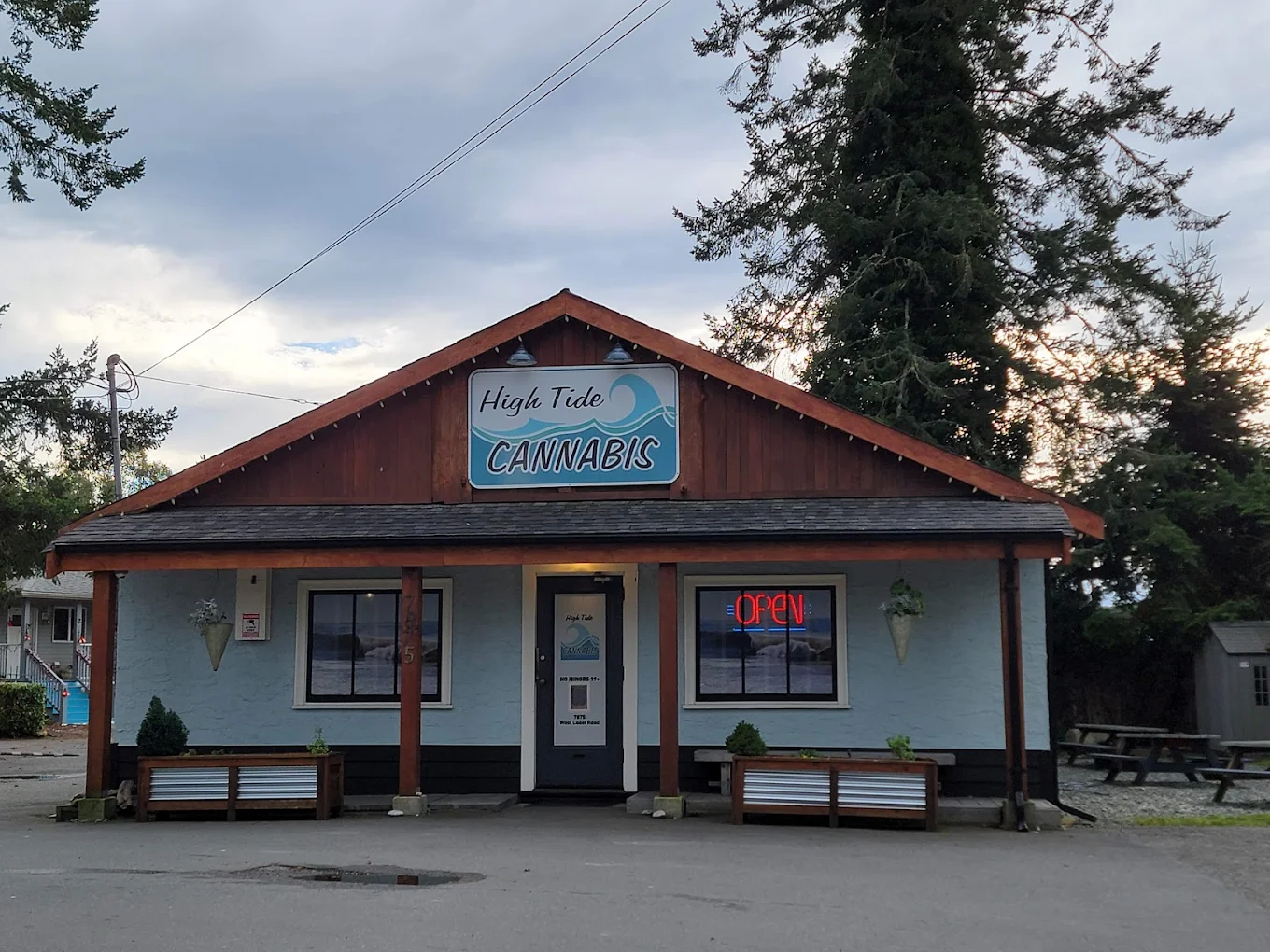 High Tide Cannabis store front