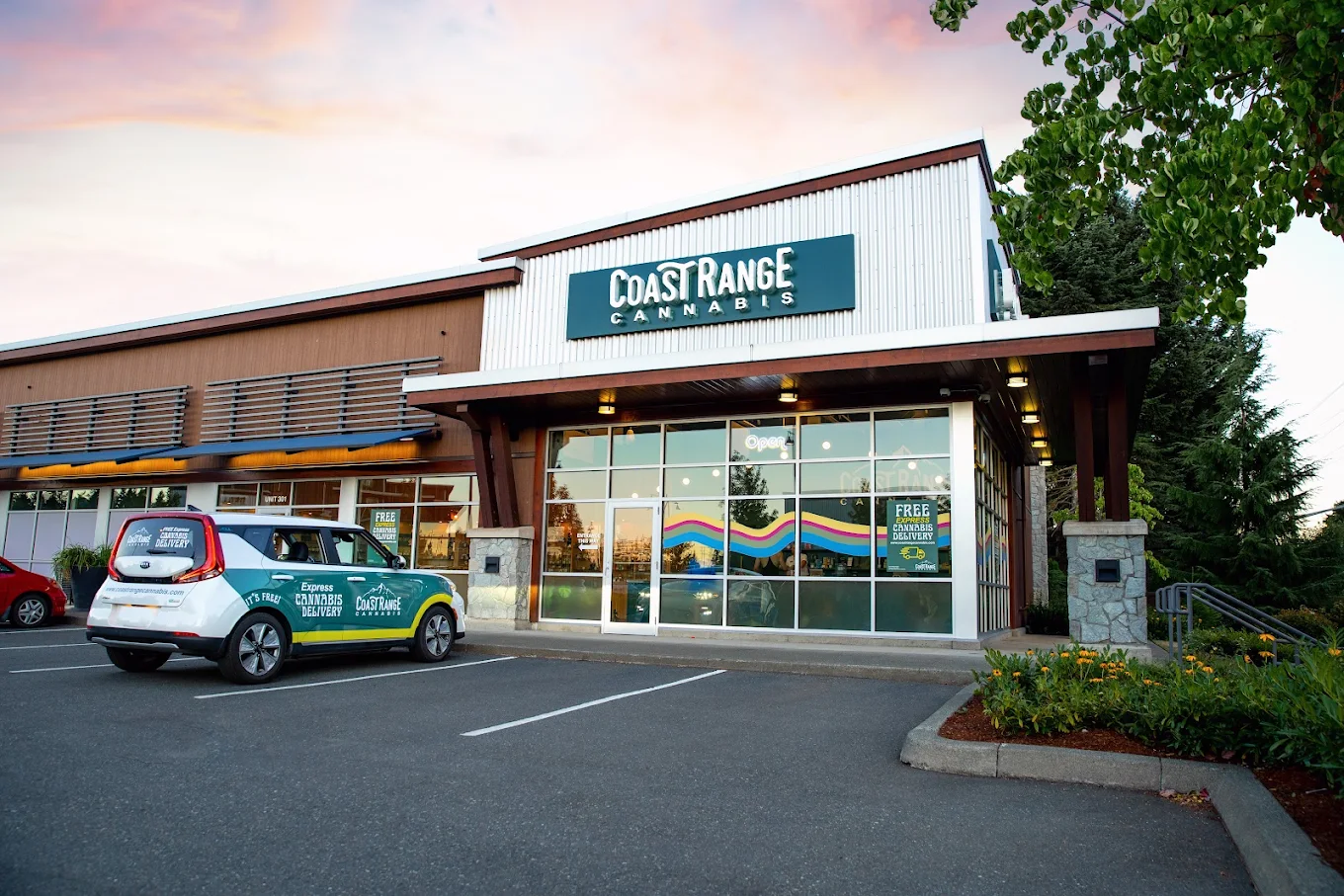 Coast Range Cannabis - Courtenay store front