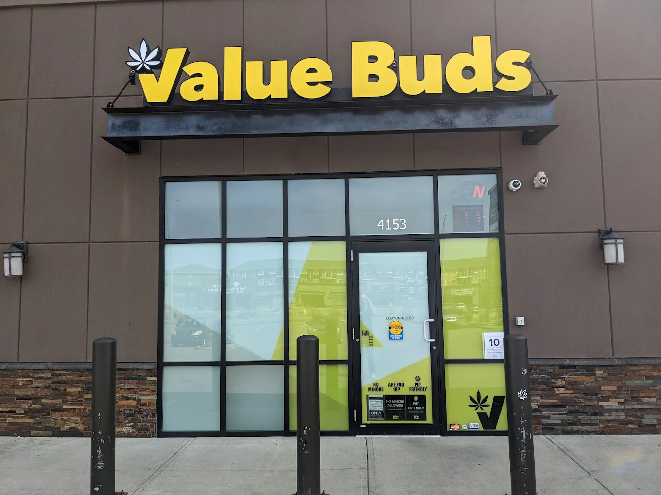 Value Buds Lloydminster store front
