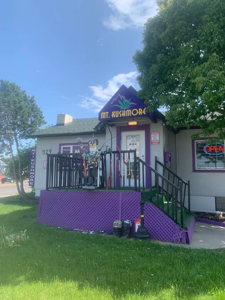 MT Kushmore store front