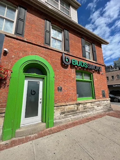 BUDSSMOKE store front
