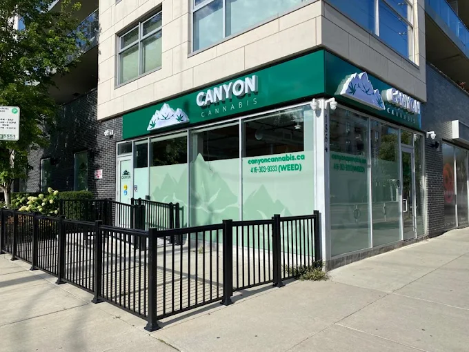 Canyon Cannabis - Queen store front