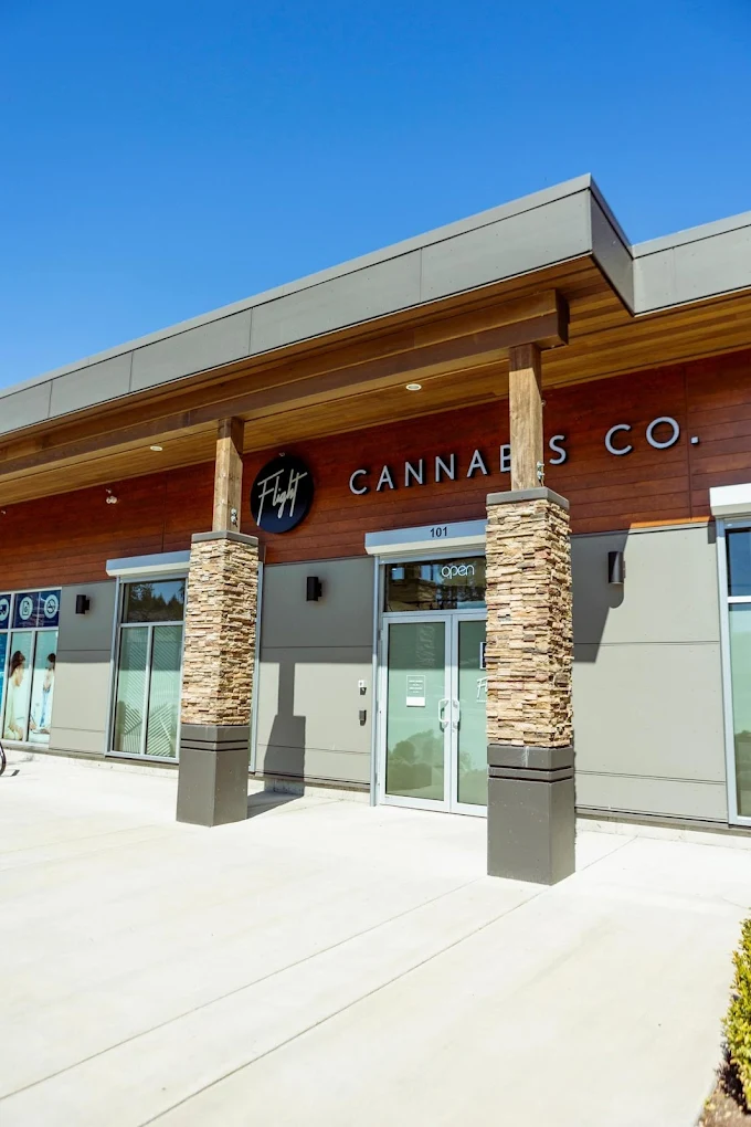 Flight Cannabis - Nanaimo store front