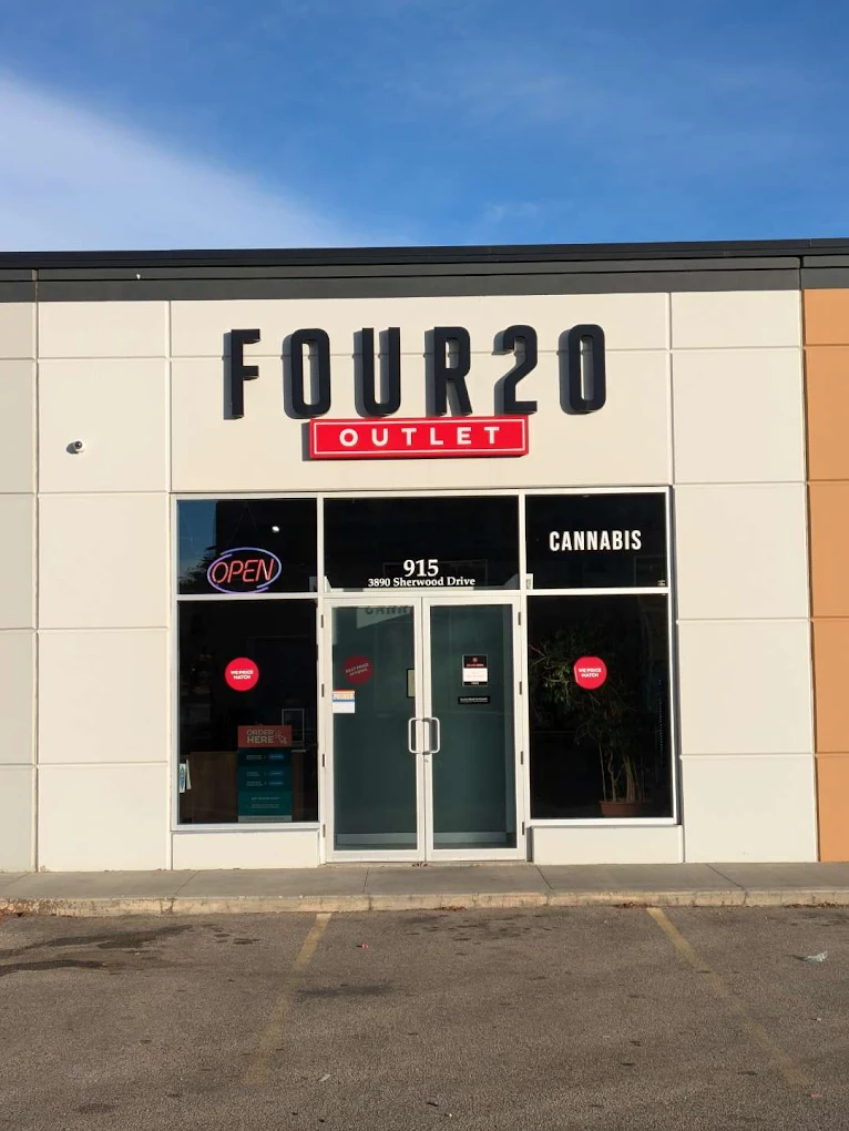 FOUR20 Outlet - Sherwood Park store front