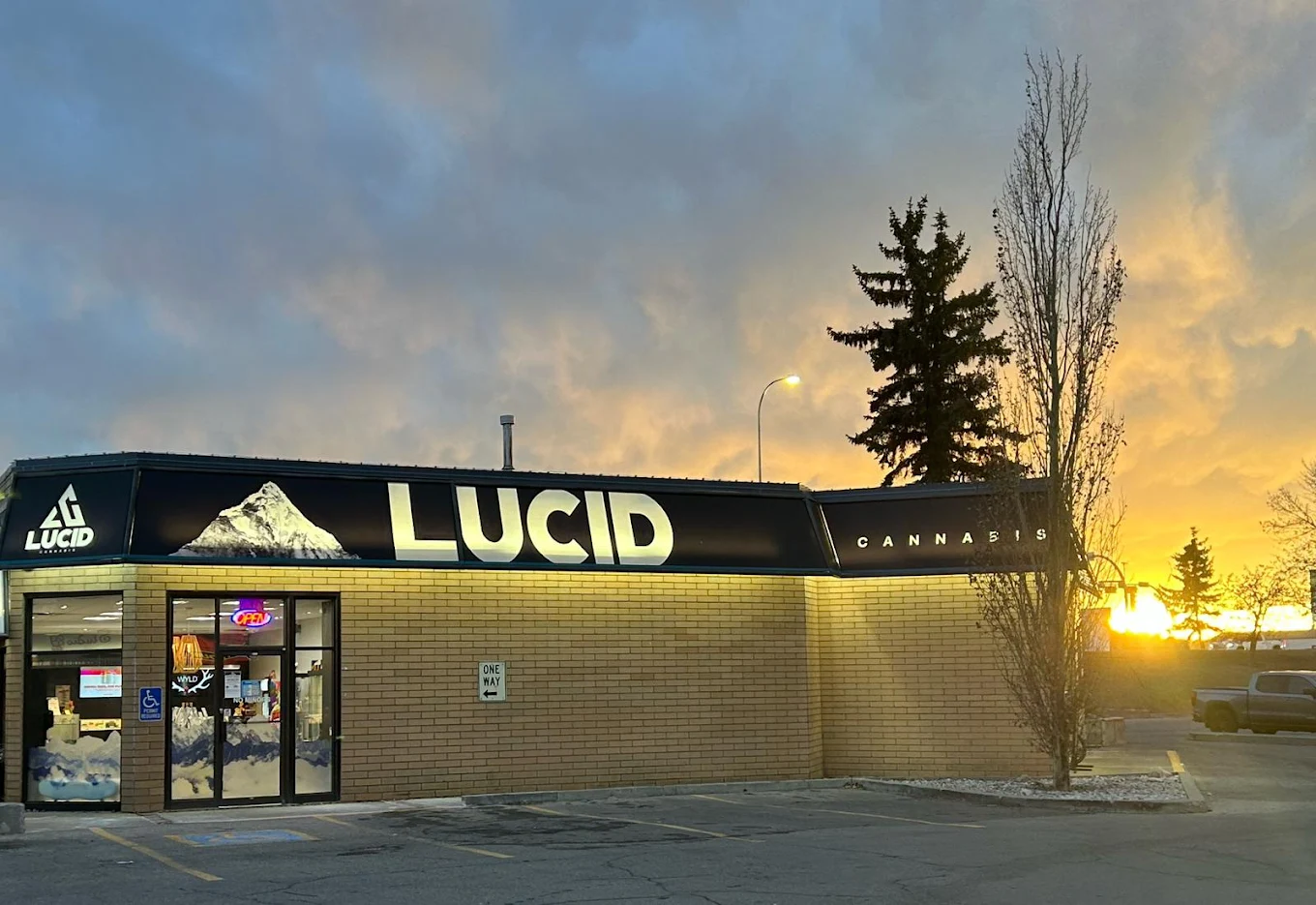 Lucid Cannabis - Spruce Grove King store front