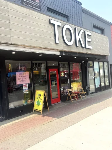 Toke and Tell store front
