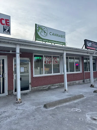 Kawartha Smoke store front