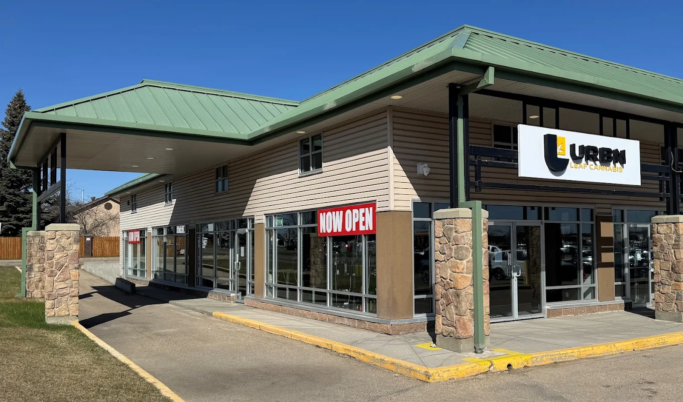 URBN Leaf Cannabis Co. - Stony Plain store front