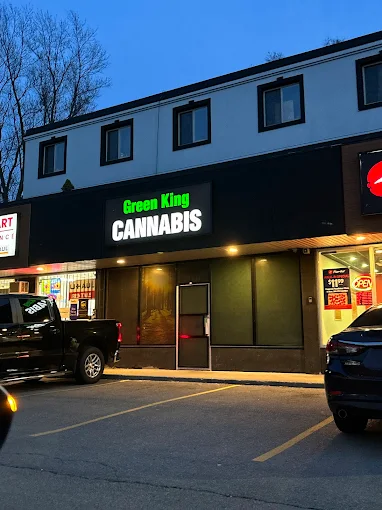 Green King Cannabis - Dundas store front