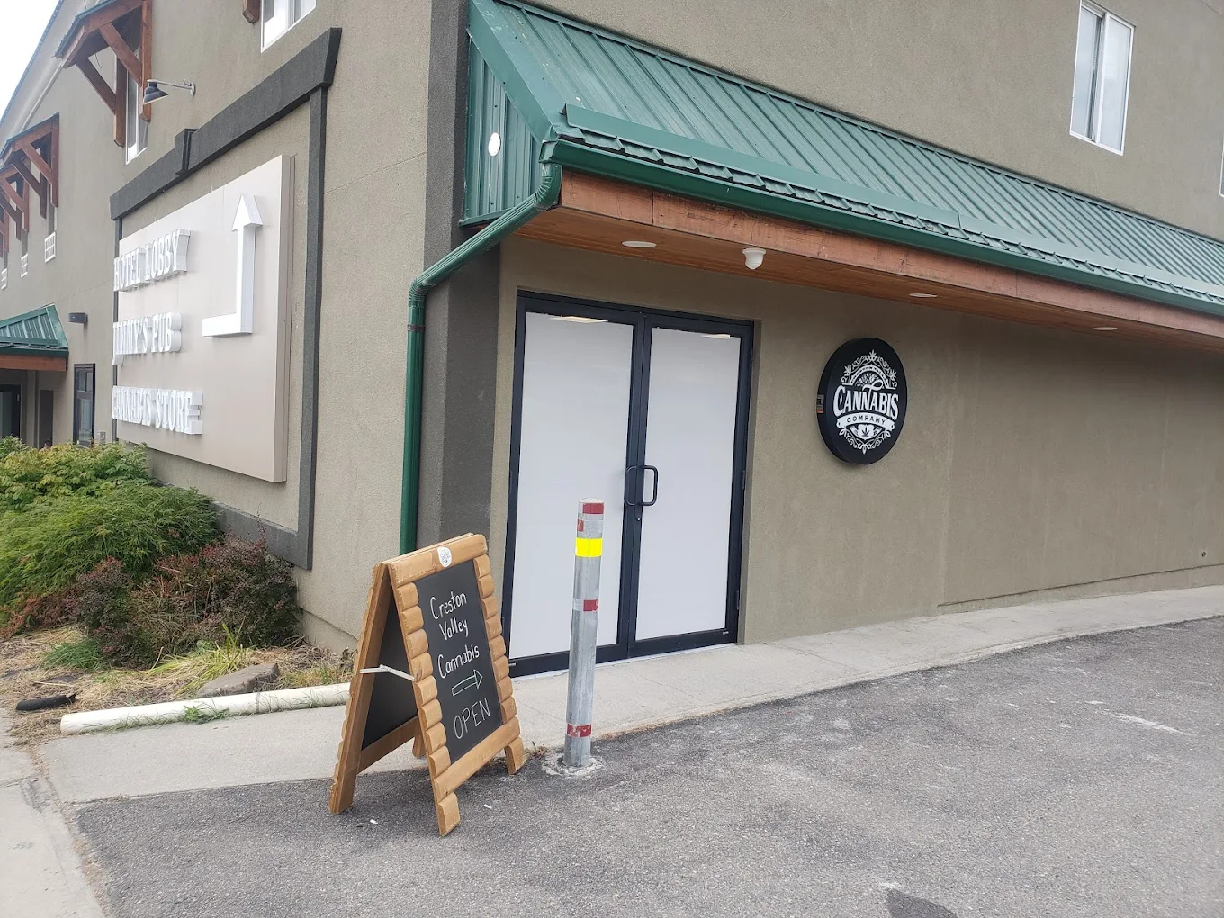 Creston Valley Cannabis store front