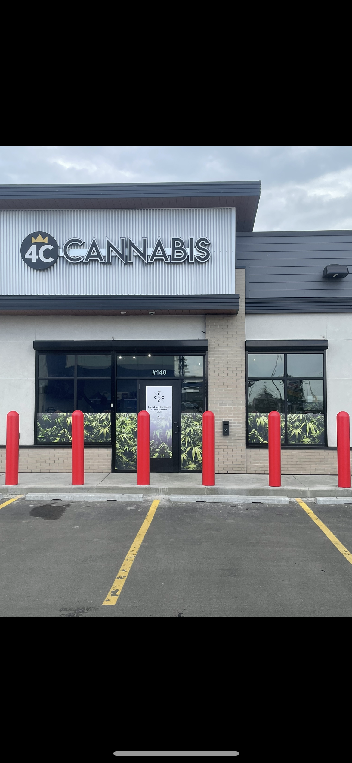 Canadian Cannabis -Connoisseurs Club South store front