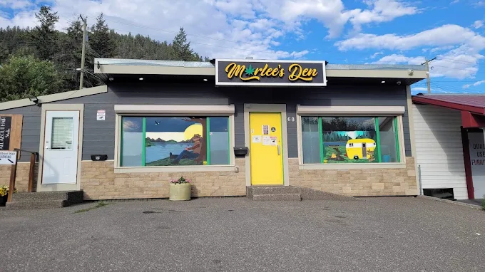 Marlee's Den Williams Lake Cannabis store front