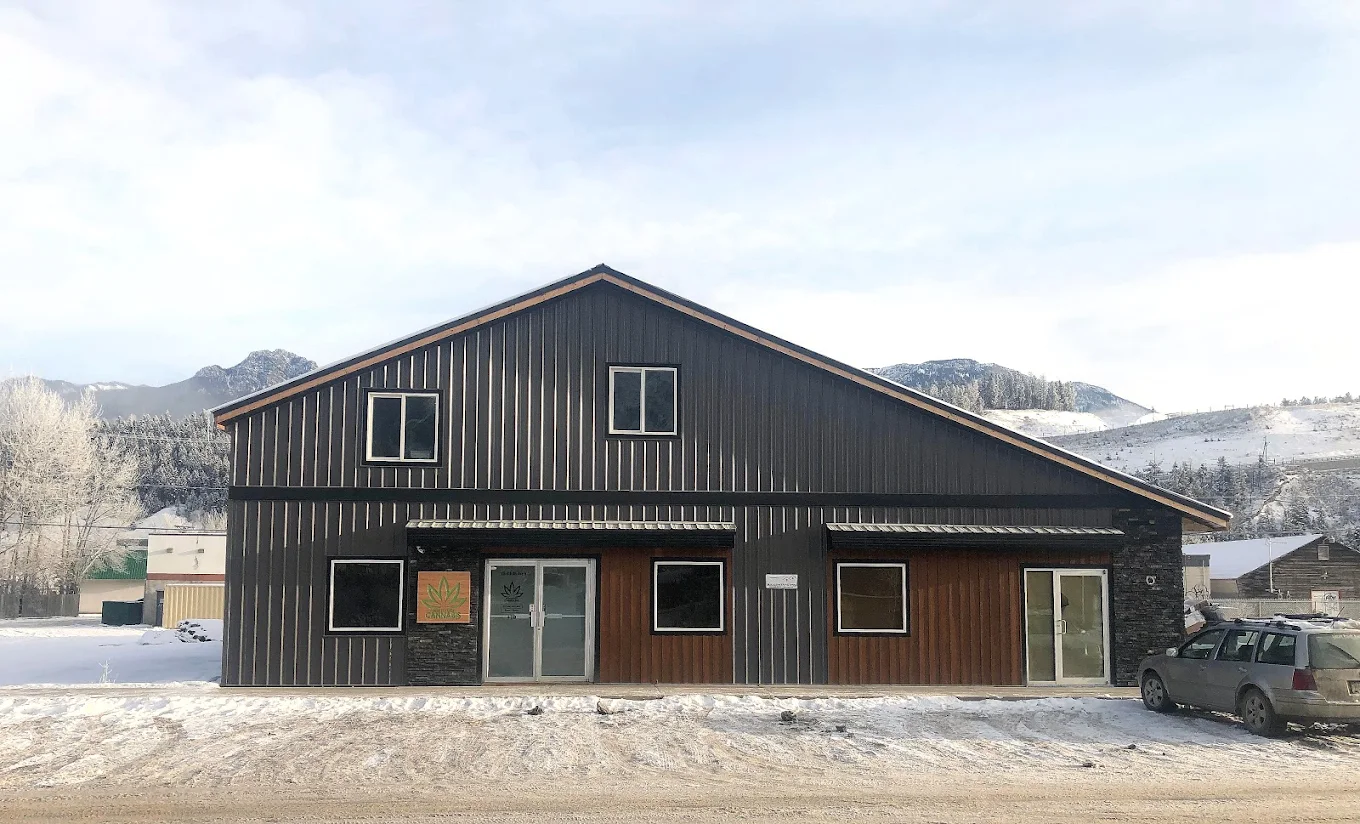 Quartz Creek Cannabis store front