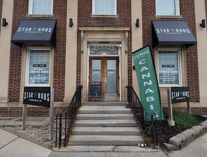 Star Buds Cannabis store front