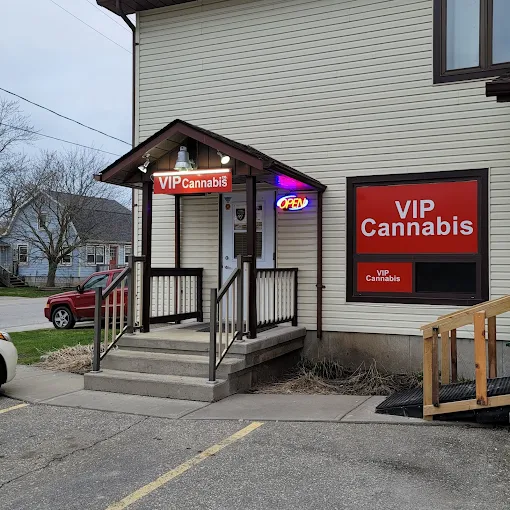 VIP Cannabis Co. - New Hamburg store front