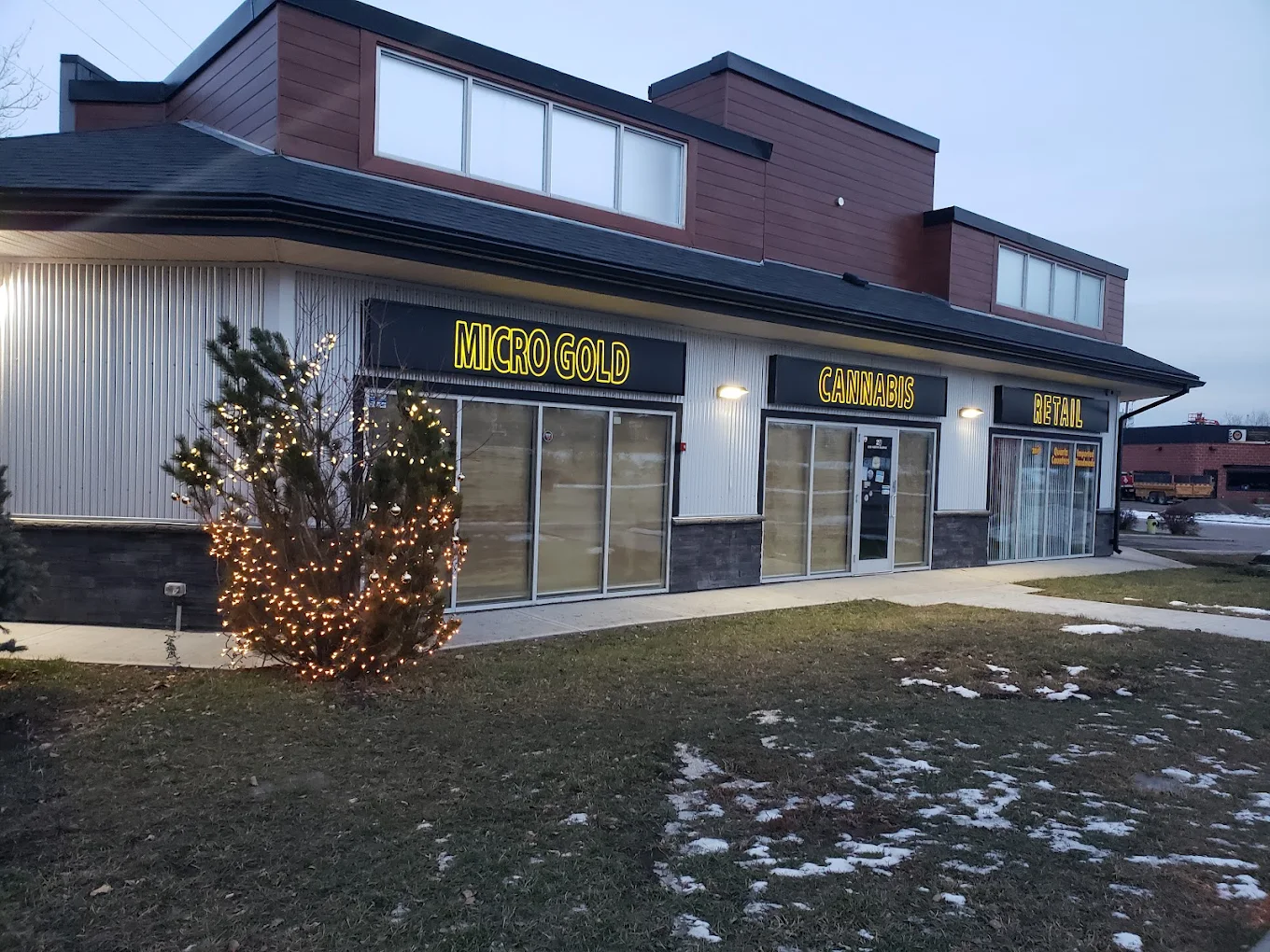 Micro Gold Cannabis - Okotoks store front
