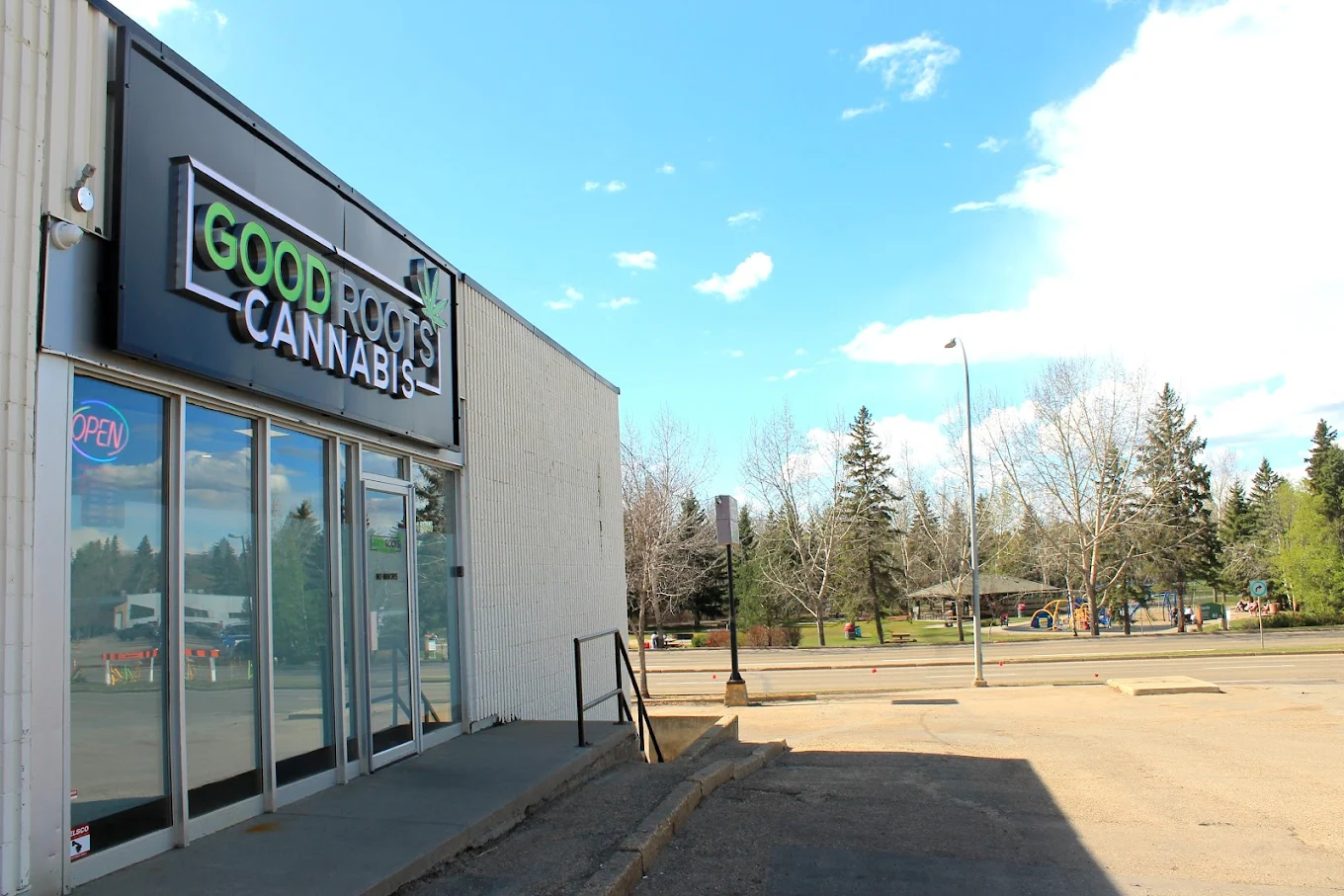 Good Roots Cannabis - St. Alberta store front