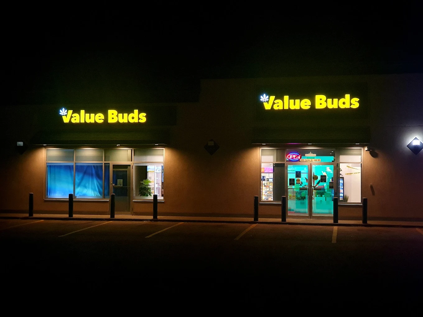 Value Buds Gateway Plaza store front