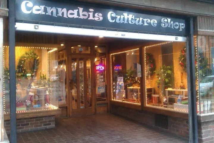 ERBN Green - Dundas store front