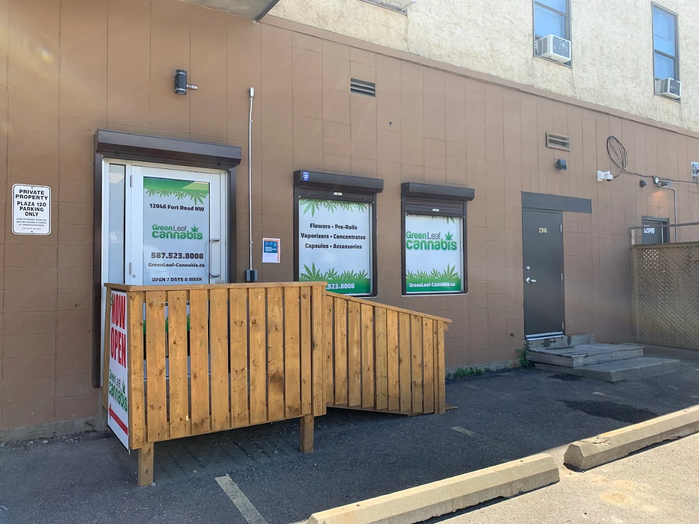 Green Leaf Cannabis store front