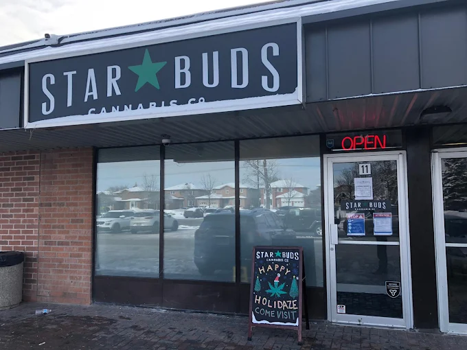 Star Buds Cannabis Co store front