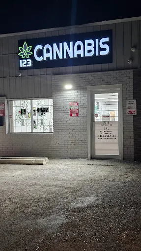 123 Cannabis - Forestlawn store front