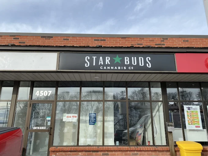 Star Buds Cannabis Co. - Amherstview store front