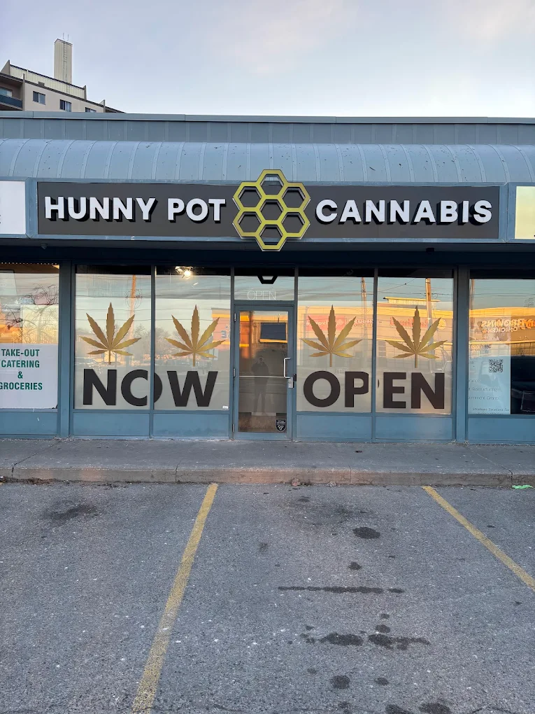 Hunny Pot Cannabis - Oshawa store front