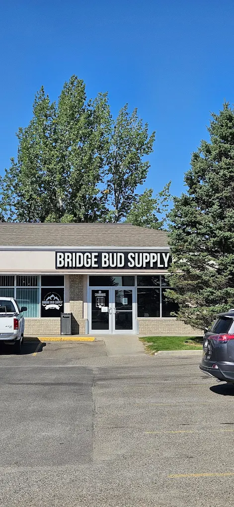 Bridge Bud Supply - Lethbridge West store front
