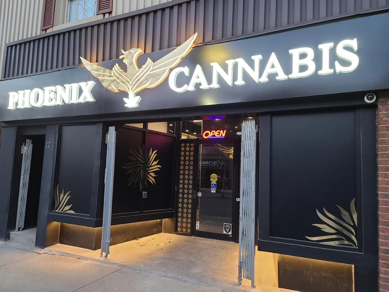 Phoenix Cannabis store front