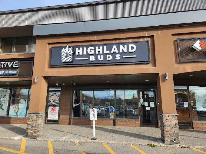 Highland Buds McKnight store front