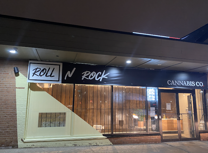 ROLL N ROCK Cannabis Co - Brampton store front