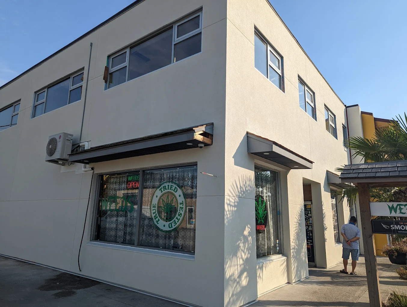 WEEDS - Cannabis Store and Delivery store front