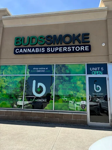 BUDSSMOKE - Brantford store front