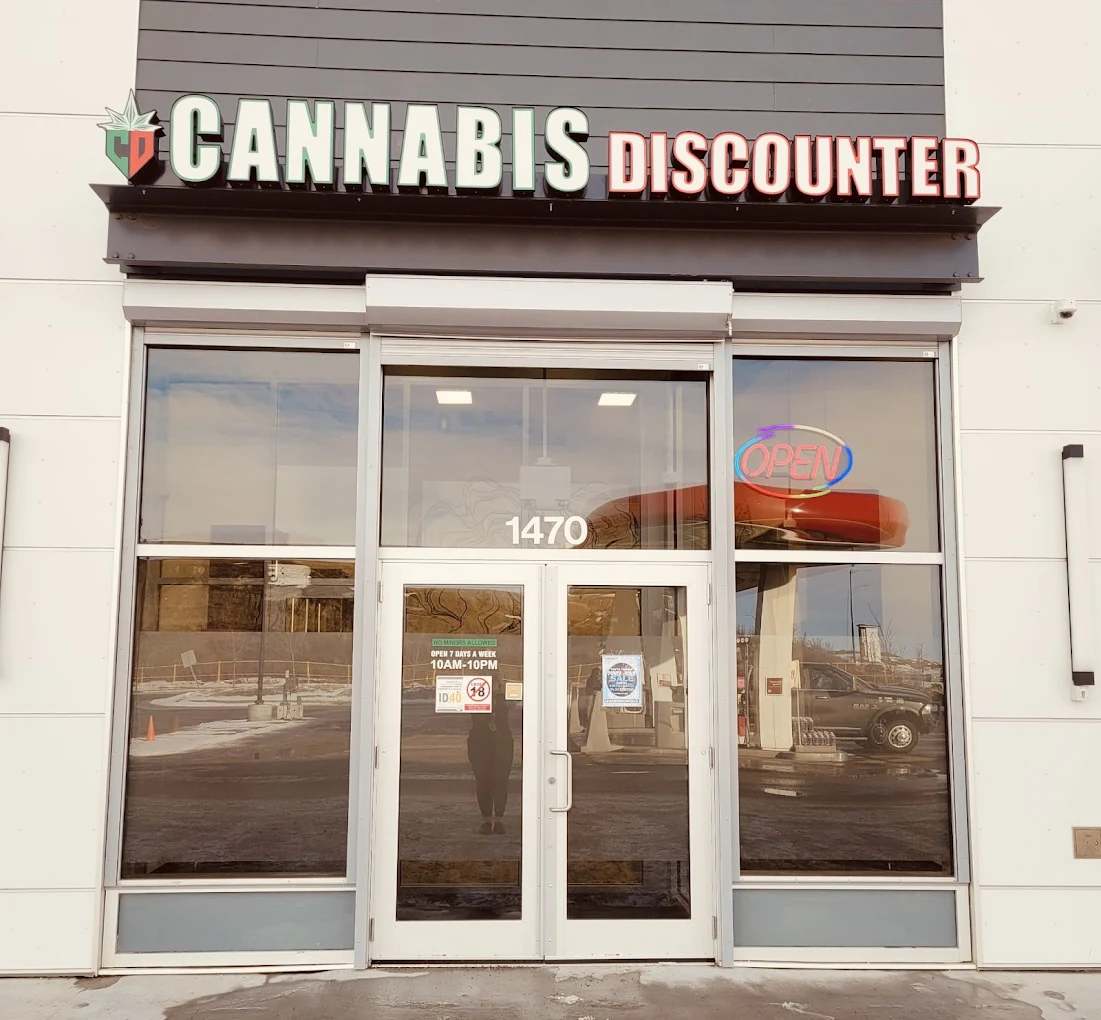 Cannabis Discounter - Maclab store front
