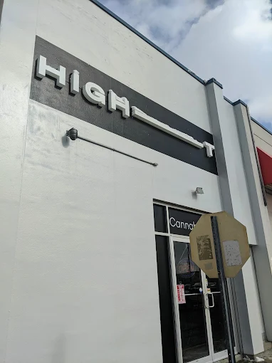 High Tea Cannabis Co - Brampton store front