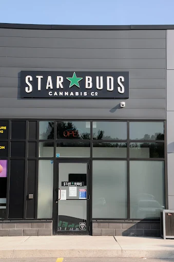 Star Buds Cannabis Co. store front