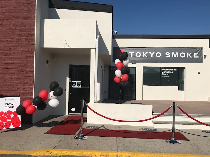 Toyko Smoke store front