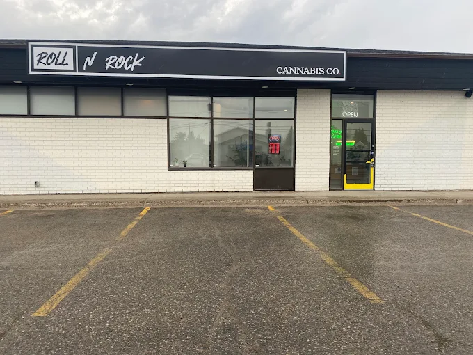ROLL N ROCK Cannabis Co store front