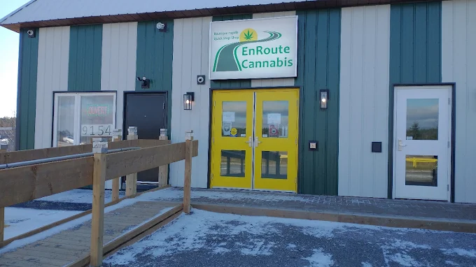 EnRoute Cannabis store front