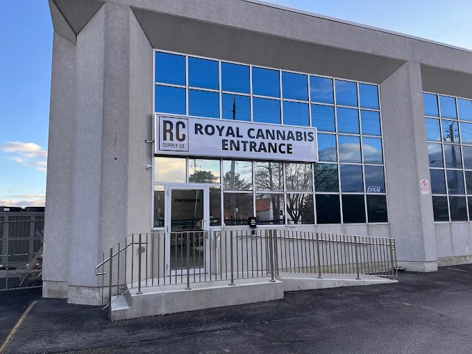 royal cannabis supply company store front