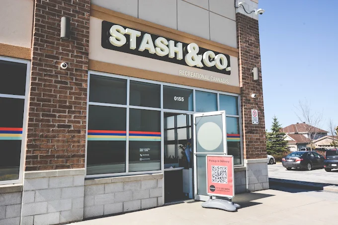 Stash & Co. - Ottawa (Carp Road) store front