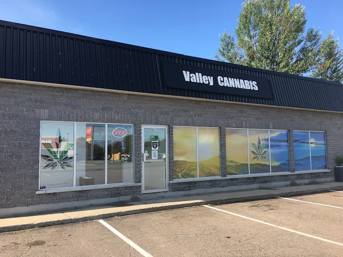 Valley Cannabis - Pembroke store front