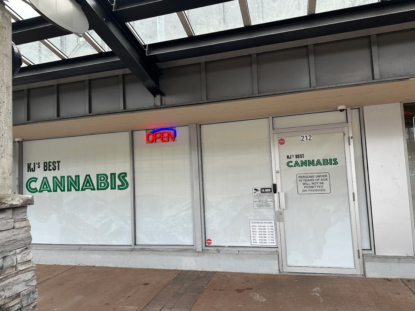 KJ's Best Cannabis store front