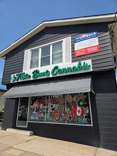 Taste Buds Cannabis store front
