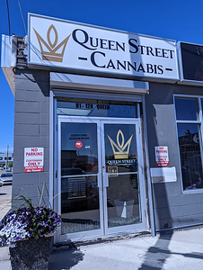Queen Street Cannabis - Spruce Grove store front