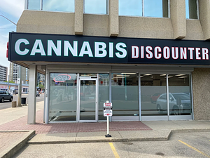 Cannabis Discounter - 114 store front